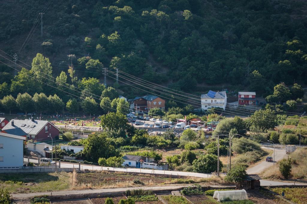 Hostal Tres Campanas Villafranca Del Bierzo Zewnętrze zdjęcie