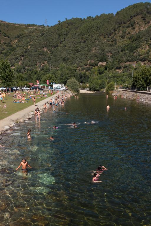 Hostal Tres Campanas Villafranca Del Bierzo Zewnętrze zdjęcie